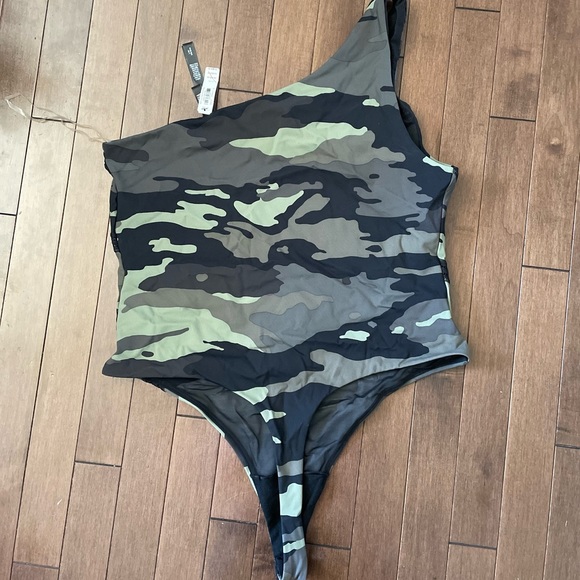 NWT Victoria’ Secret One Shouldered Swim/Body Suit (L) - Picture 5 of 5